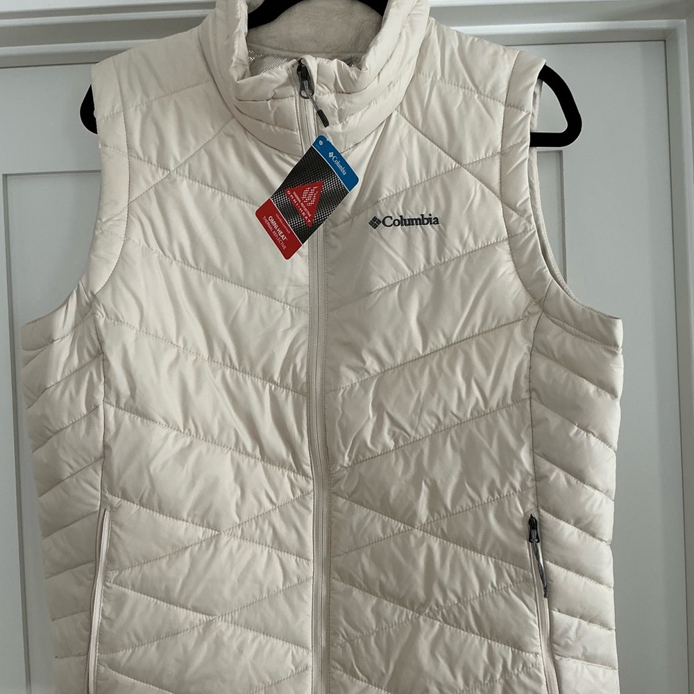 NWT Columbia Women's Heavenly Quilted Vest - Cream/Off-White, size XL.